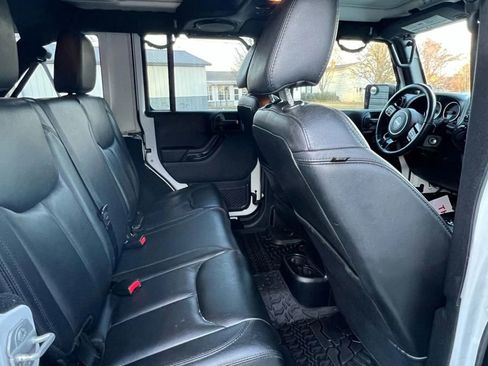 Used 2014 Jeep Wrangler Unlimited Sahara image 12