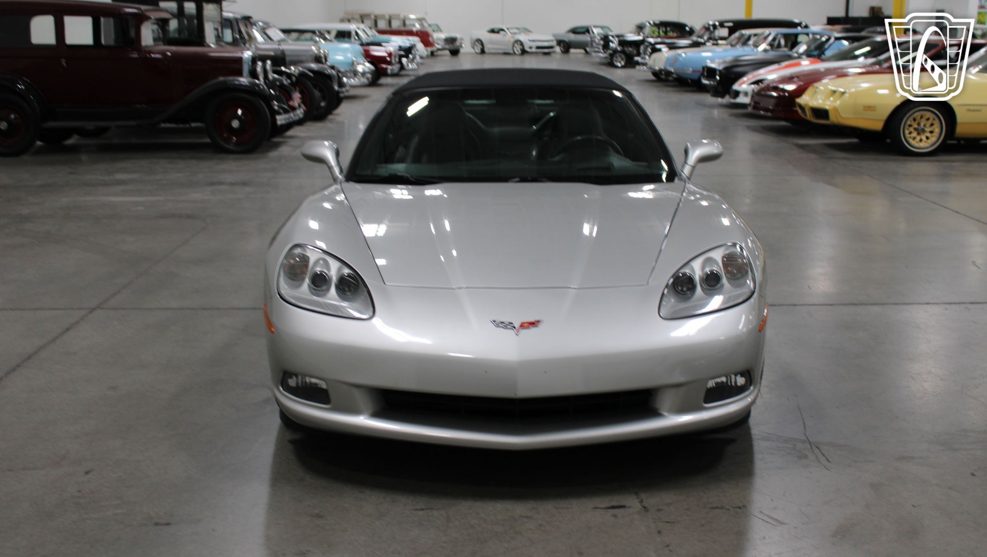 Used 2006 Chevrolet Corvette Convertible w/ Preferred Equipment Group RWD image 2