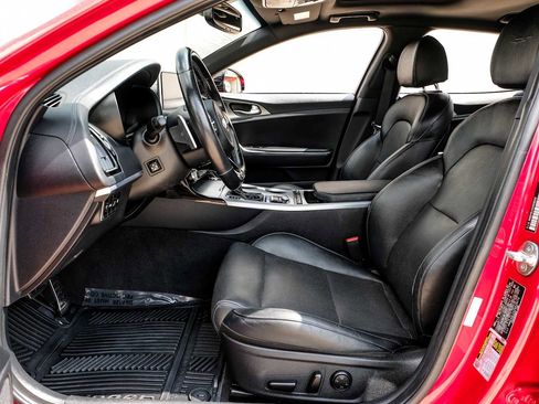 Used 2018 Kia Stinger GT1 RWD image 4