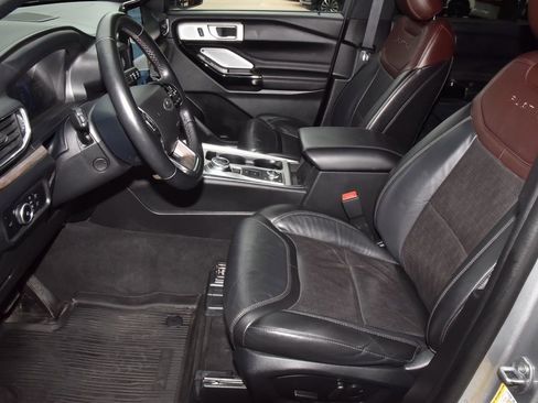 Used 2023 Ford Explorer Platinum w/ Technology Package AWD/4WD image 9