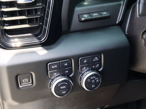 Used 2024 GMC Sierra 1500 AT4 w/ Technology Package AWD/4WD image 28