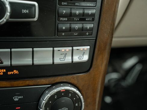 Used 2014 Mercedes-Benz SLK 250 w/ Premium Package image 25