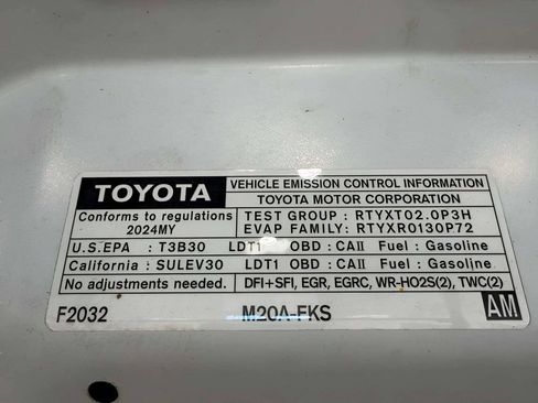 Used 2024 Toyota Corolla Cross LE AWD/4WD image 38