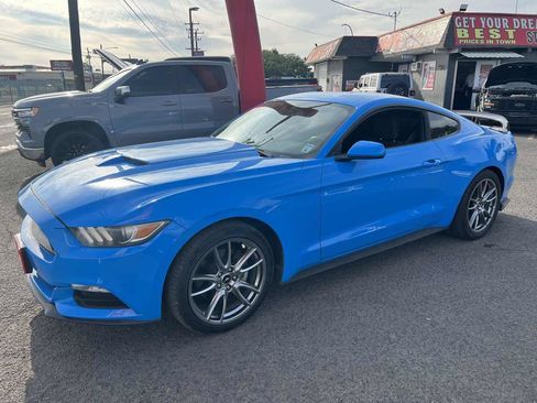 Used 2017 Ford Mustang Coupe RWD image 3