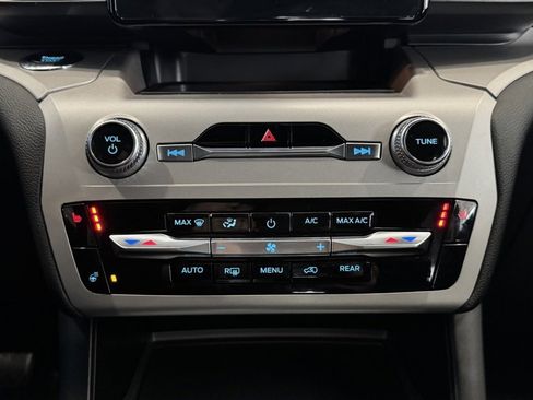 Used 2023 Ford Explorer XLT w/ Equipment Group 202A image 27