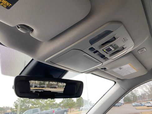 Used 2023 Toyota Highlander XLE image 23