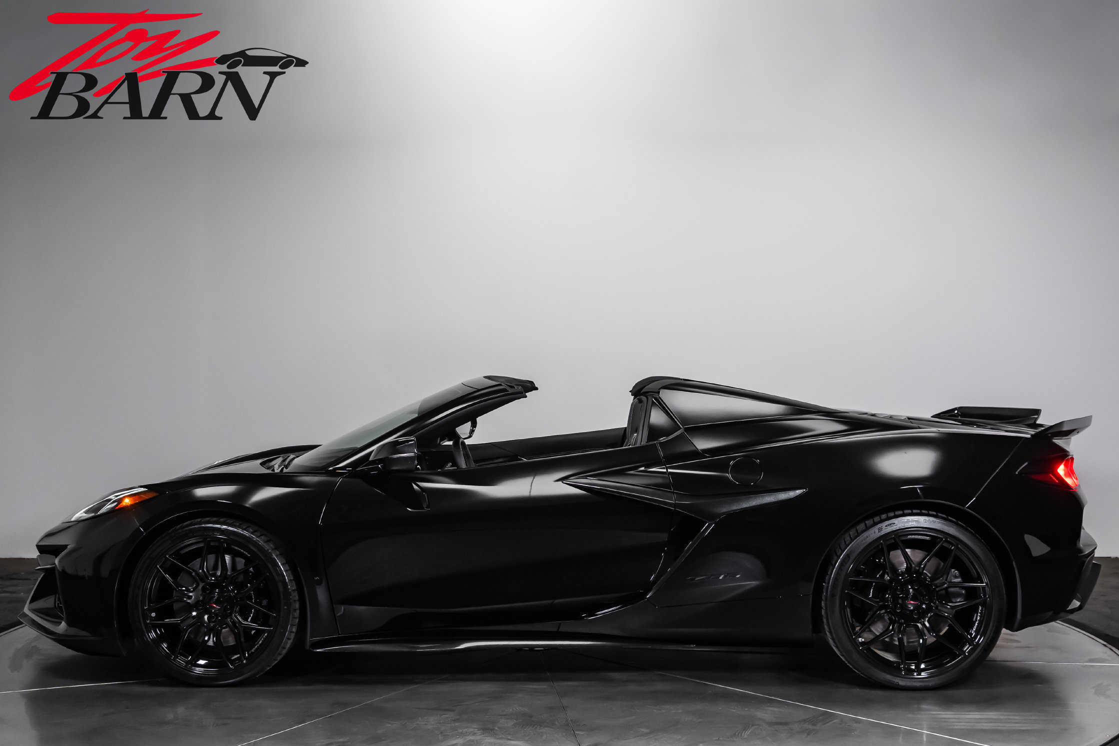 Used 2026 Chevrolet Corvette Z06 w/ Stealth Interior Trim Package RWD image 2