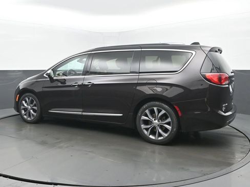 Used 2018 Chrysler Pacifica Limited image 3