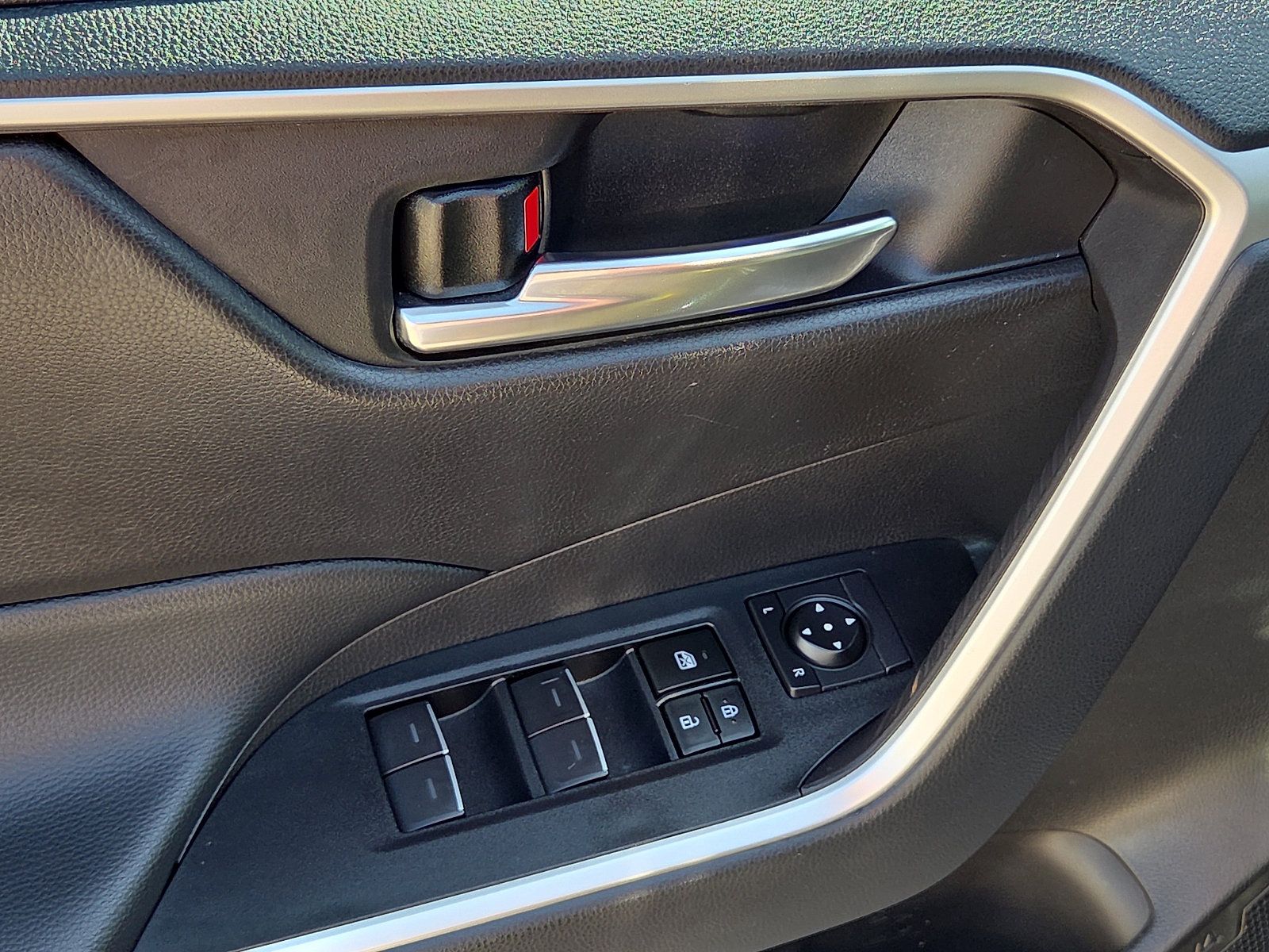 Used 2024 Toyota RAV4 AWD Hybrid image 13