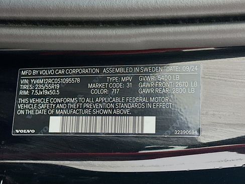 Used 2025 Volvo XC60 B5 Plus image 12