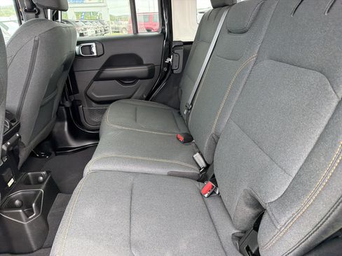 Used 2026 Jeep Wrangler Unlimited Sahara AWD/4WD image 13