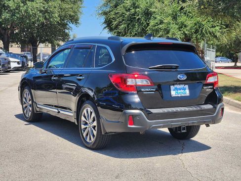 Used 2018 Subaru Outback 3.6R Touring AWD/4WD image 5