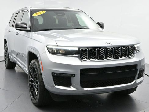 Used 2023 Jeep Grand Cherokee L Summit AWD/4WD image 2