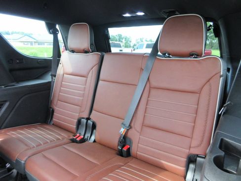 Certified 2023 GMC Yukon Denali Ultimate AWD/4WD image 27