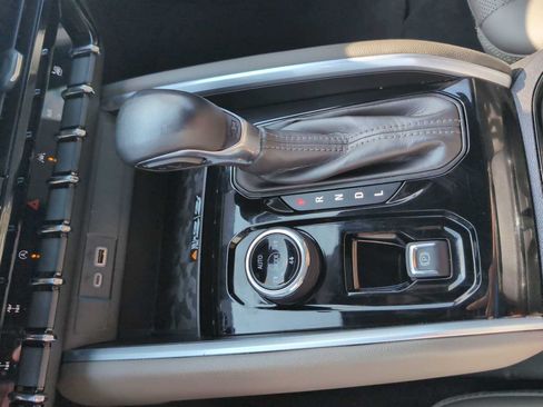 Used 2024 Chevrolet Colorado ZR2 w/ ZR2 Convenience Package III AWD/4WD image 15