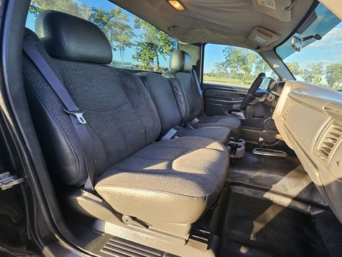 Used 2004 GMC Sierra 2500 W/T image 13