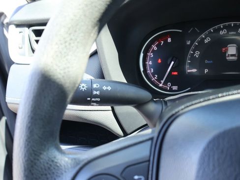 Used 2024 Toyota RAV4 XLE FWD image 30