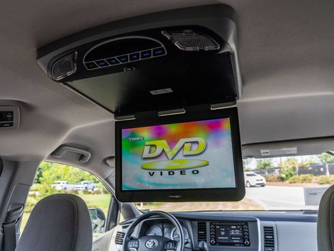 Used 2019 Toyota Sienna LE FWD image 33