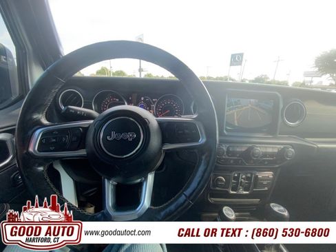 Used 2019 Jeep Wrangler Unlimited Sahara w/ Uconnect 4C Nav & Sound Group AWD/4WD image 17