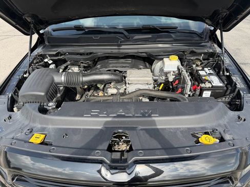 Used 2019 RAM 1500 Laramie AWD/4WD image 40