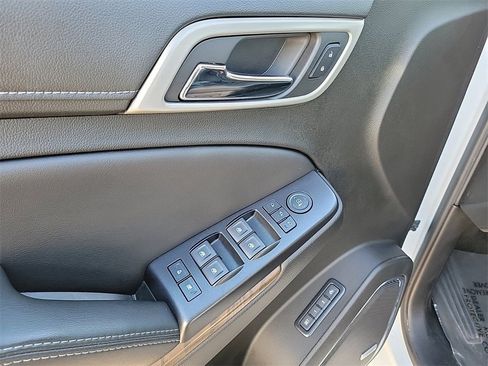 Used 2018 GMC Yukon Denali image 20