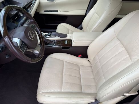 Used 2016 Lexus ES 300h w/ Luxury Package w/Wood Trim FWD image 5