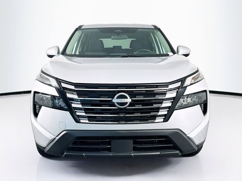 Used 2025 Nissan Rogue SV FWD image 2
