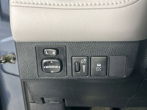 Used 2013 Toyota RAV4 XLE image 10