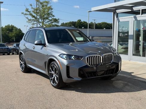 Used 2026 BMW X5 xDrive40i w/ M Sport Package AWD/4WD image 1