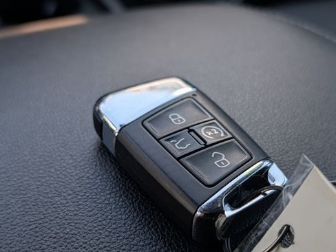 Used 2021 Volkswagen Atlas Cross Sport SE FWD image 34