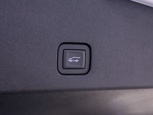 Certified 2025 Cadillac XT6 Premium Luxury w/ Platinum Package AWD/4WD image 32