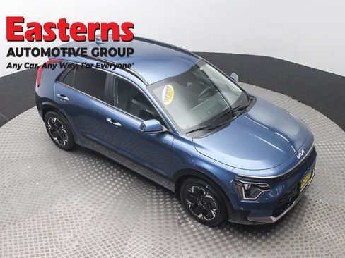 Used 2024 Kia Niro Wind w/ Wind Preserve Package FWD image 3