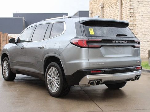Used 2025 GMC Acadia Denali image 3