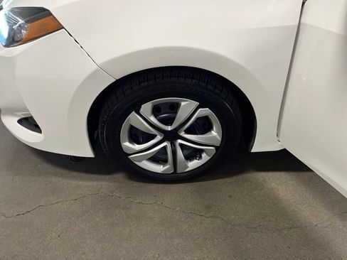 Used 2017 Toyota Corolla LE w/ Carpet Mat Package (TMS) FWD image 31
