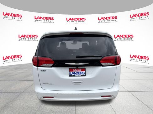 Used 2023 Chrysler Voyager LX image 4