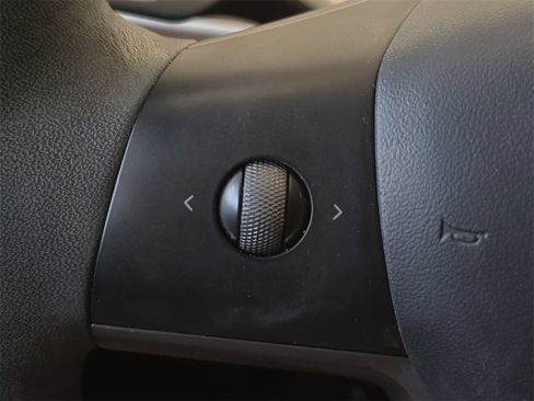 Used 2022 Tesla Model 3 image 17