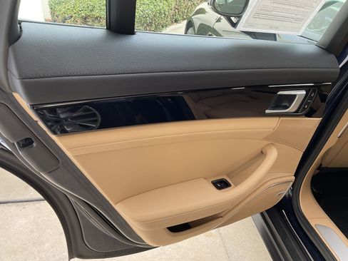 Used 2019 Porsche Panamera 4 image 21