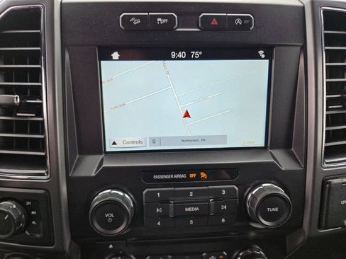 Used 2018 Ford F150 XLT w/ Equipment Group 302A Luxury AWD/4WD image 19