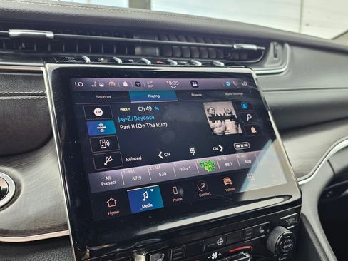 Used 2024 Jeep Grand Cherokee L Limited w/ Black Appearance Package image 15