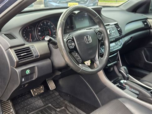 Used 2017 Honda Accord Sport image 9