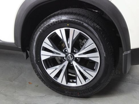 Certified 2021 Nissan Rogue SV w/ Premium Package FWD image 15