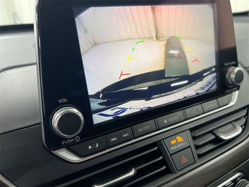 Used 2024 Nissan Altima 2.5 SV image 15