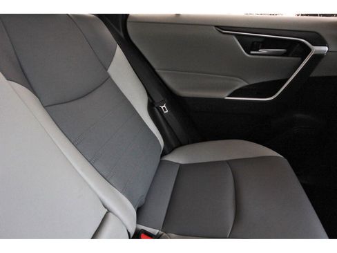 Used 2023 Toyota RAV4 XLE Premium image 15