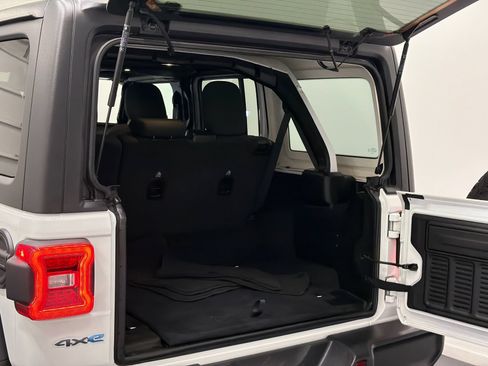 Used 2024 Jeep Wrangler Unlimited Rubicon 4xe AWD/4WD image 8