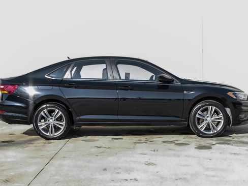 Used 2019 Volkswagen Jetta R-Line image 8
