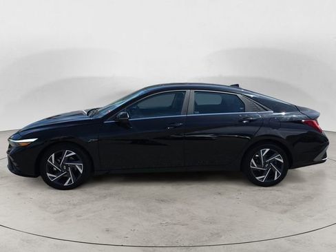 Used 2024 Hyundai Elantra Limited FWD image 2