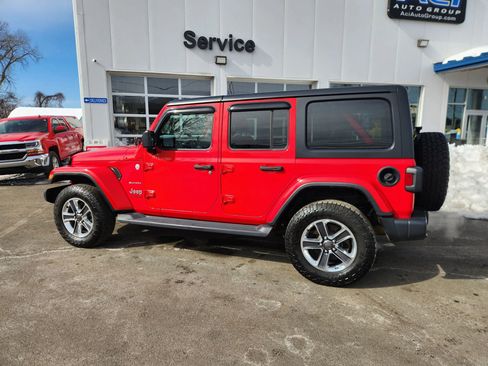 Used 2018 Jeep Wrangler Unlimited Sahara image 9