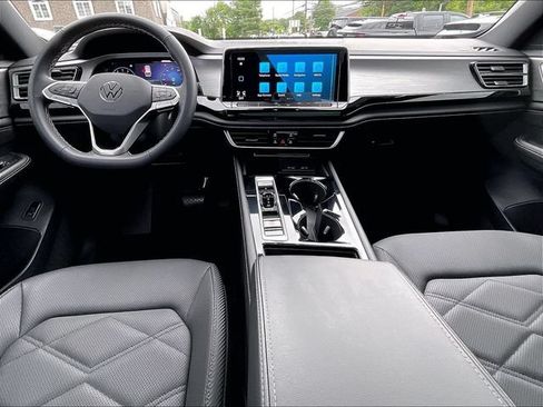 Used 2024 Volkswagen Atlas Cross Sport SE AWD/4WD image 14