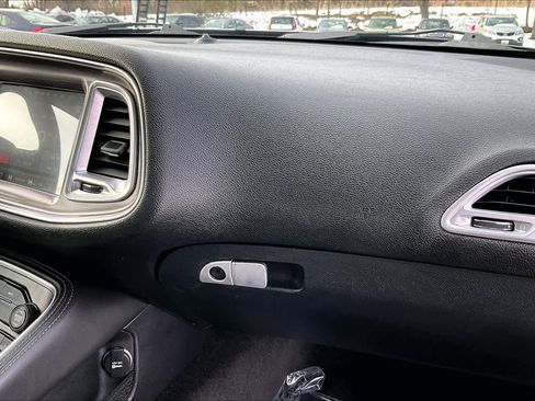 Used 2016 Dodge Challenger SXT image 17