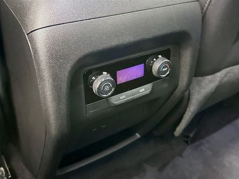 Used 2025 Chevrolet Traverse LT FWD image 27